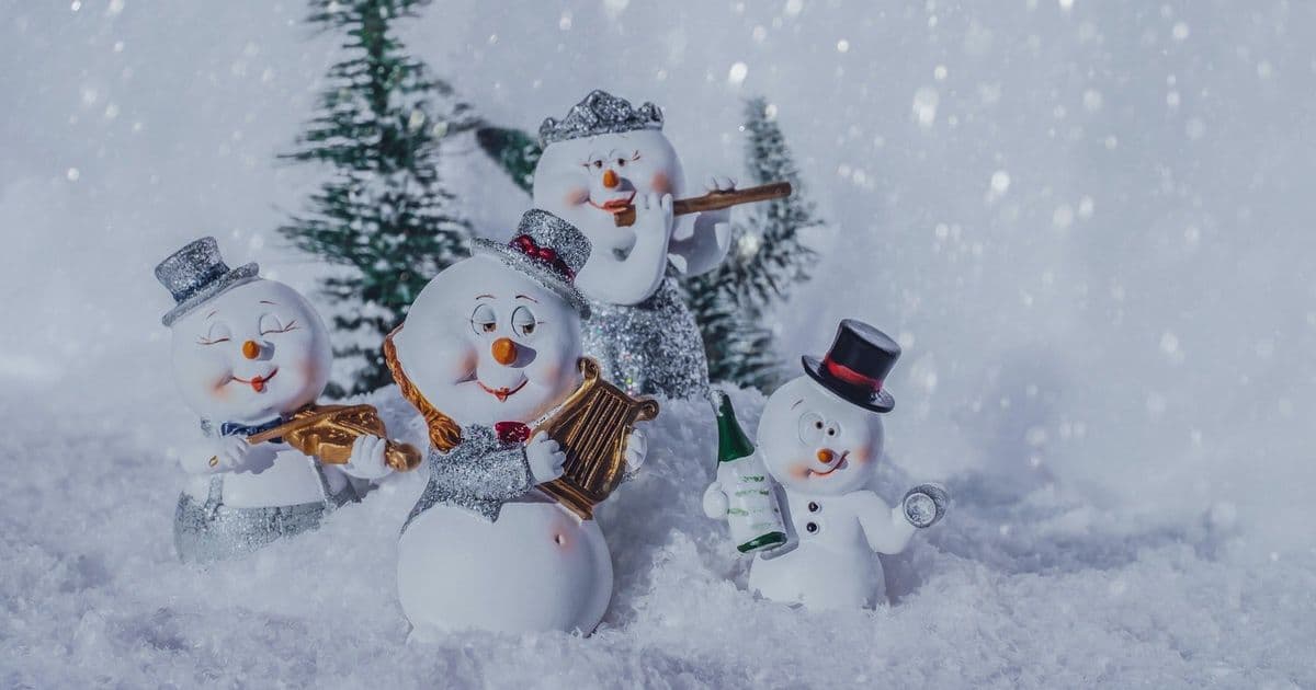 10 Fun Winter Team Building Activities For Work