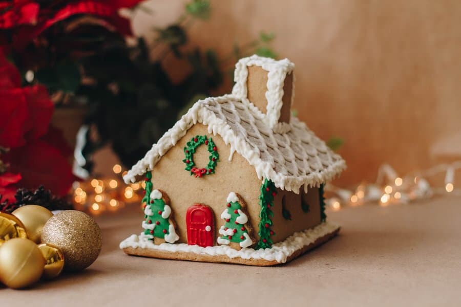 Gingerbread house decorating ckass and kit